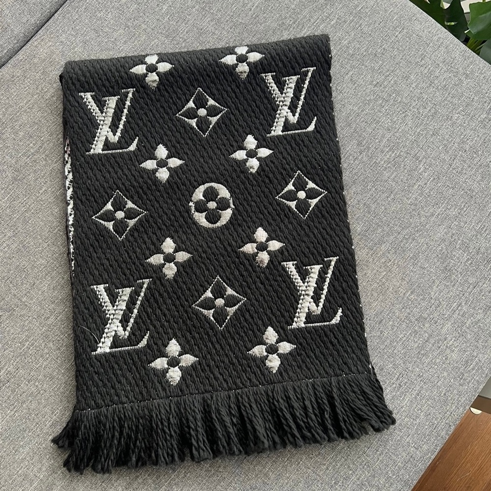 Authentic LOUIS VUITTON Logomania Scarf Black/Silver